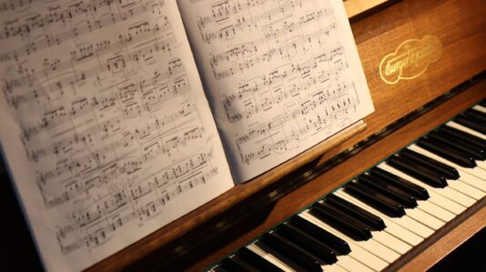 piano and musical notes