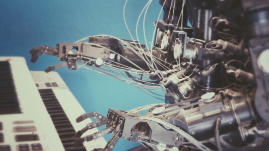 robot playing the instrument organ