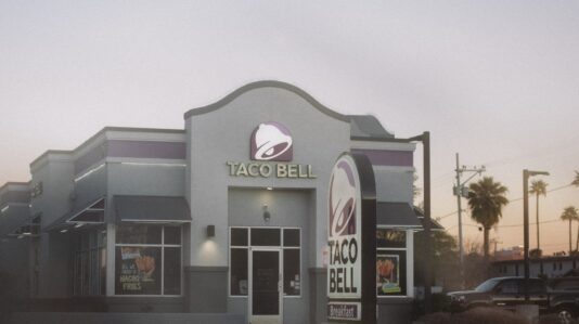 taco bell restaurant front photo