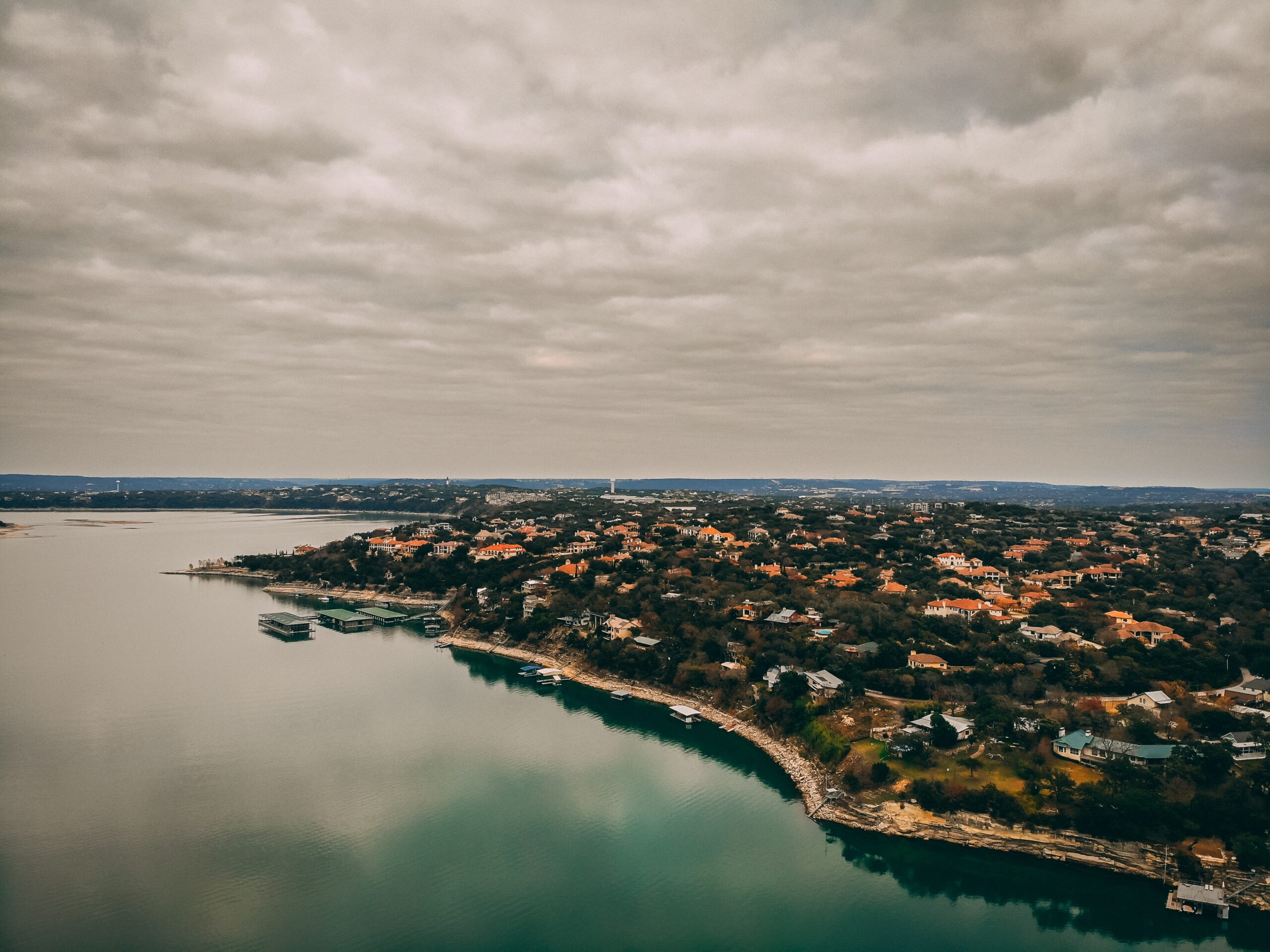 adam-thomas-jkuHCD5-h2Y-unsplash aerial views of buildings near the river