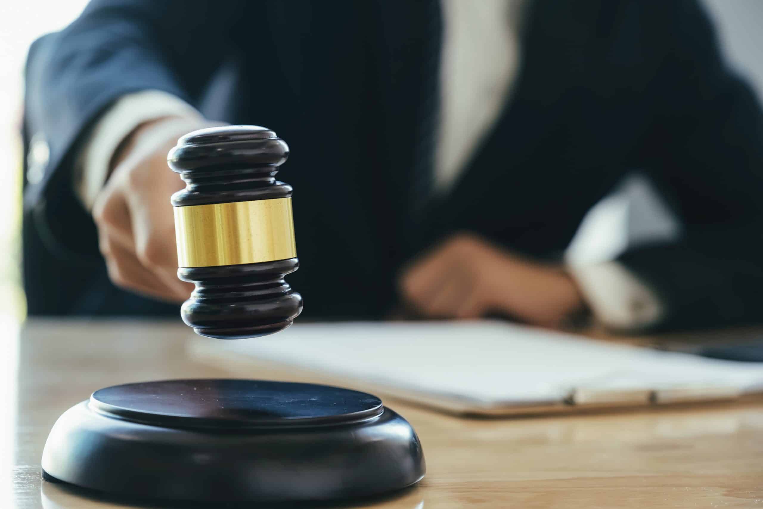 getty-images-pkuhK2_SqLA-unsplash black and gold court gavel