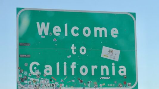 road signage saying 'welcome to California'