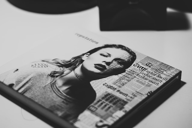 Taylor Swift in a book cover